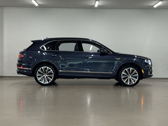2021 Bentley Bentayga V8 in Cars & Trucks in City of Montréal - Image 4