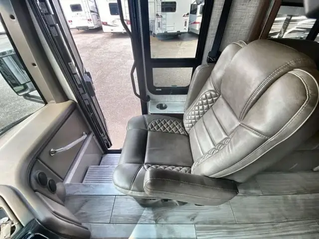 2023 Thor Motor Coach Aria 3401 in RVs & Motorhomes in Abbotsford - Image 35
