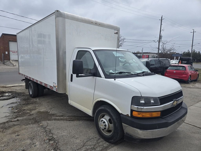 2017 Chevrolet Express G3500 -16Ft Box - V8 Gas - Ramp - NO HIDD in Cars & Trucks in City of Toronto - Image 3