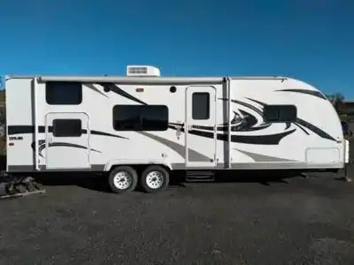 2012 WEEKENDER 25' REAR BUNKS TRAVEL TRAILER $15,995. PRICE IS FIRM!!! MANUFACTURED BY: SKYLINE RV -...