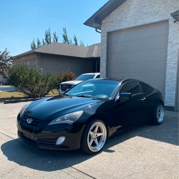 2010 Hyundai Genesis Coupe Premium Package in Cars & Trucks in Regina