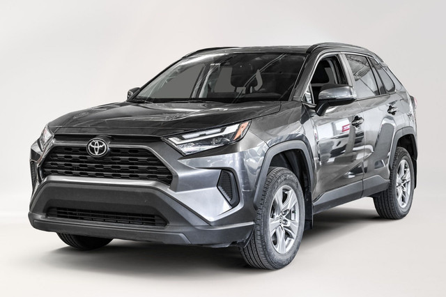 2022 Toyota RAV4 XLE | Toit | Mags | Bluetooth | Carplay | Camér in Cars & Trucks in City of Montréal - Image 2