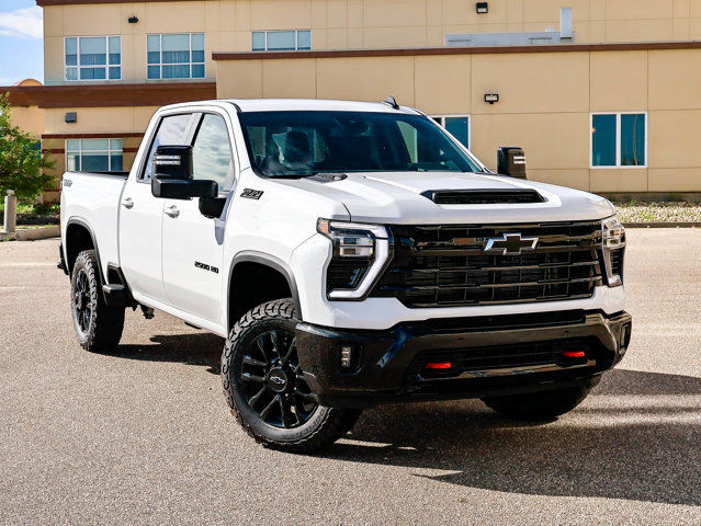 2025 Chevrolet Silverado 2500HD LT in Cars & Trucks in Strathcona County - Image 2