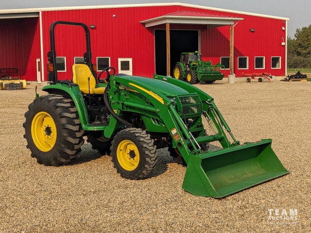 2010 John Deere MFWD Utility Loader Tractor 4720 in Farming Equipment in Regina - Image 2