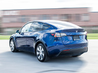2020 Tesla Model Y Long Range AWD Blue Exterior on Black Interior comes with Navigation and 360 Came... (image 3)