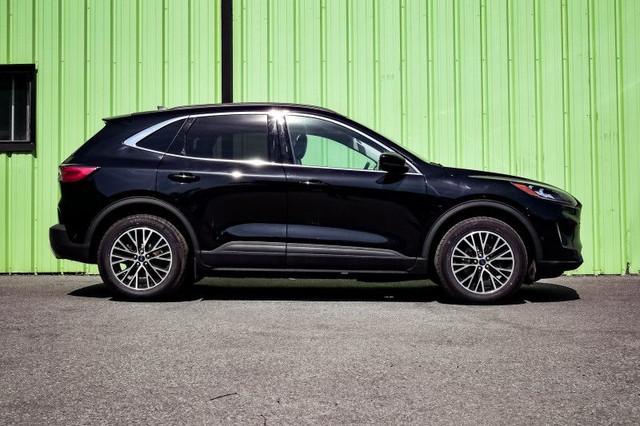 2022 Ford Escape Titanium Plug-In Hybrid • HEATED SEATS • NAVIGA in Cars & Trucks in Cornwall - Image 2