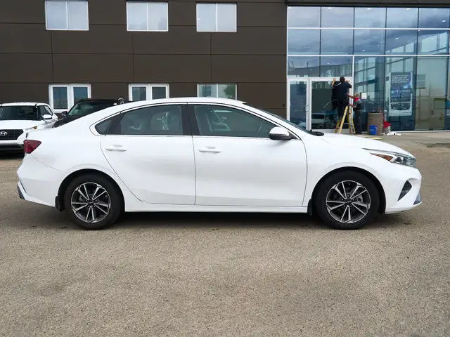 2022 Kia Forte EX | Charging Pad | Apple CarPlay | Heated Wheel in Cars & Trucks in Edmonton - Image 7