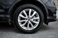 This 2023 Nissan Qashqai is for sale today. This SUV has 33,893 kms. It's black in colour and is com... (image 6)