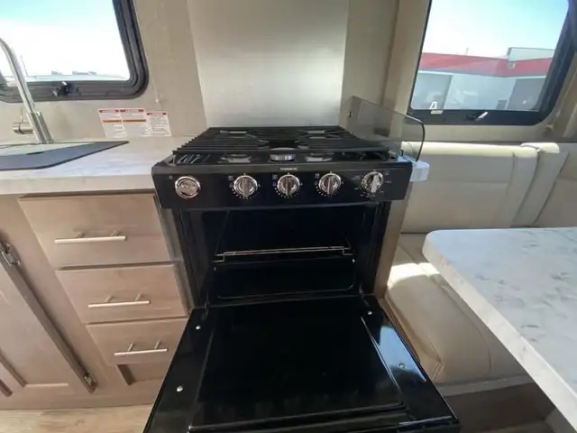 2022 Adventurer LP Class C Adventurer 19RD in RVs & Motorhomes in Edmonton - Image 19