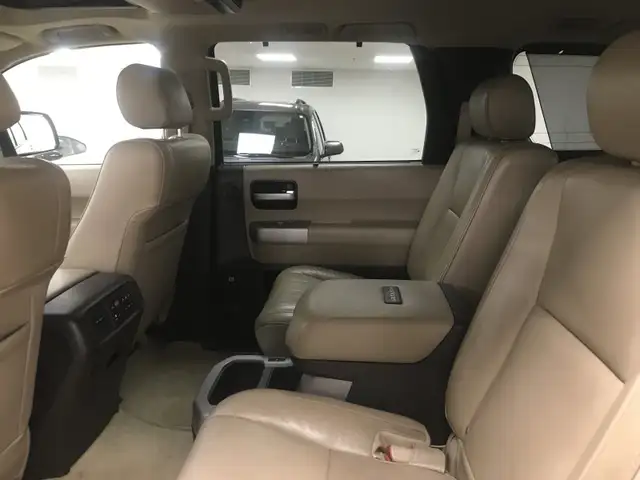 2008 Toyota Sequoia PLATINUM in Cars & Trucks in Calgary - Image 7