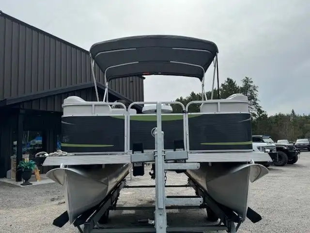 2017 17' LEGEND SPLASH PONTOON 30HP 4-STROKE in Powerboats & Motorboats in Peterborough - Image 20