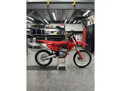 2025 GASGAS MC 350F Les photos peuvent être à titre indicatif et sans inscription. Les promotions en...