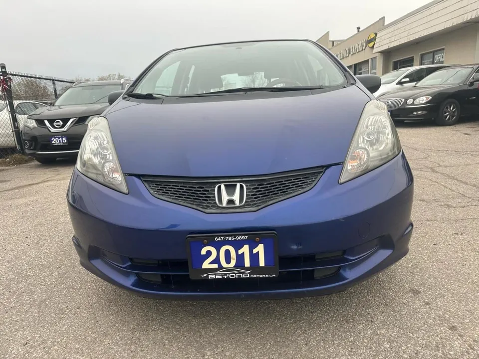 2011 Honda Fit DX CERTIFIED WITH 3 YEARS WARRANTY INCLUDED.