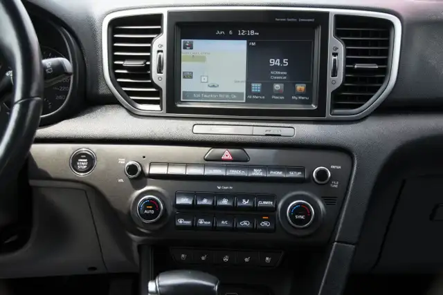 2017 KIA SPORTAGE EX in Cars & Trucks in Oshawa / Durham Region - Image 7