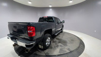 LEATHER SEATS, DURAMAX 6.6L TURBO-DIESEL V8 ENGINE, 4x4, HEATED FRONT SEATS, BACK-UP CAMERA Meet the... (image 7)