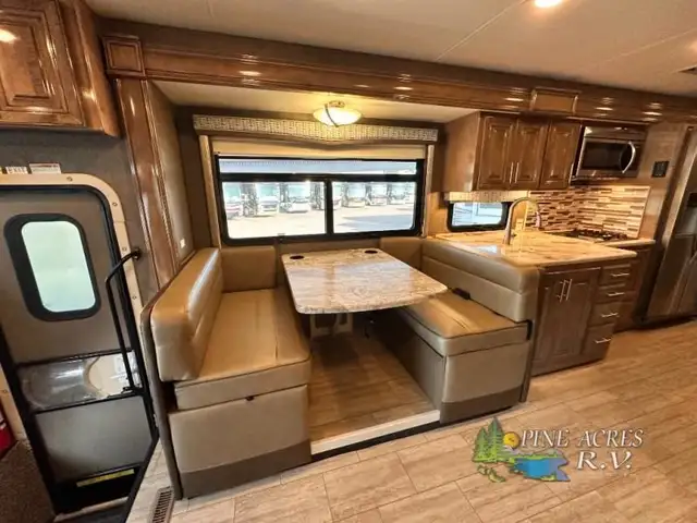 2020 Thor Motor Coach Challenger 37YT Washer & Dryer 12 k Miles in RVs & Motorhomes in Moncton - Image 16