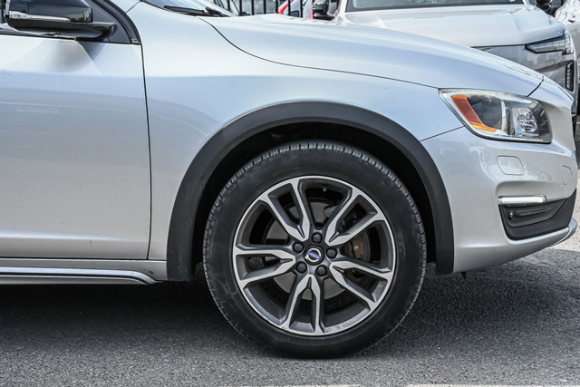 2017 Volvo V60 Cross Country dans Autos et camions  à Ville de Montréal - Image 3