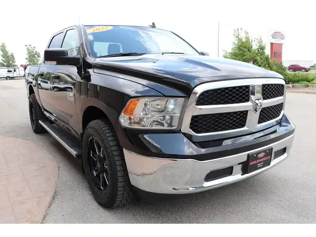 2022 Ram 1500 Classic SLT LUXURY EDITION CREW 4X4, LOADED/LEATHE in Cars & Trucks in Winnipeg - Image 33