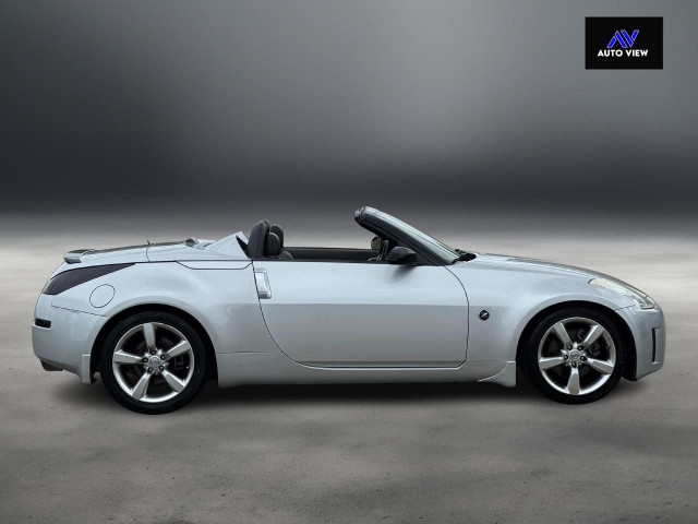 2006 Nissan 350Z Roadster Touring **LOW KM'S** in Cars & Trucks in Hamilton - Image 4