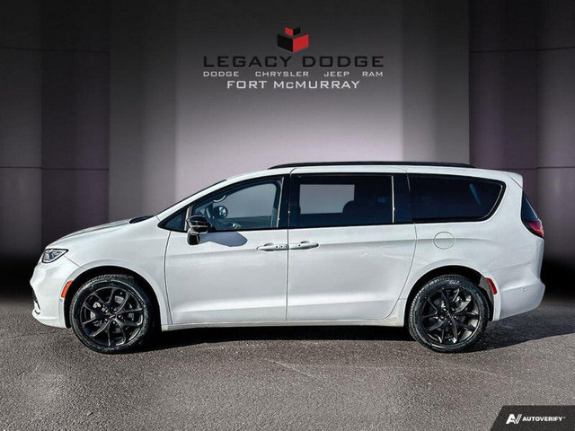 2024 Chrysler Pacifica LIMITED in Cars & Trucks in Fort McMurray - Image 3