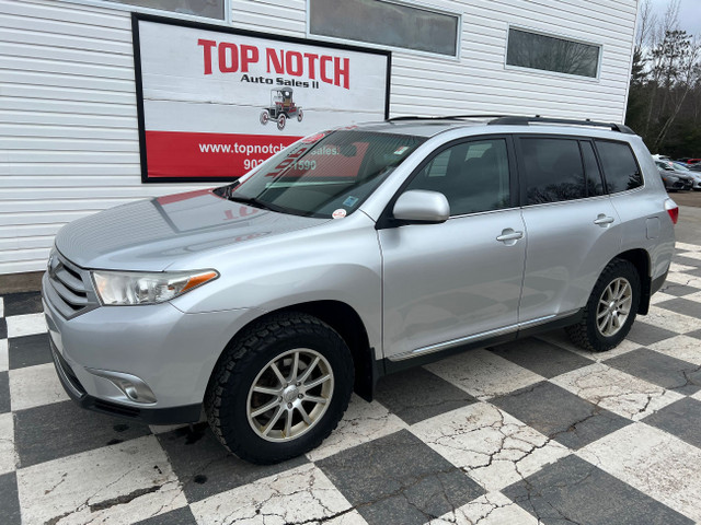 2012 Toyota Highlander Base - AWD, Leather, Sunroof, Alloys, Pow in Cars & Trucks in Annapolis Valley