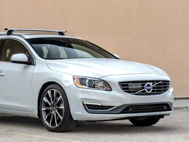 2015 Volvo V60 T5 Platinum AWD - Adaptive Cruise I Heated Wheel63008302553987124