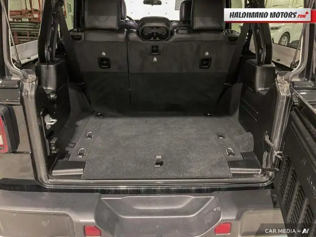 2021 Jeep Wrangler Unlimited Sahara in Cars & Trucks in Hamilton - Image 16