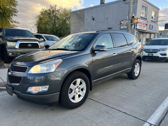 2011 Chevrolet Traverse AWD 4dr 2LT in Cars & Trucks in Hamilton - Image 4