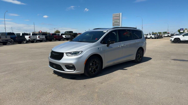 2024 Chrysler Pacifica Hybrid in Cars & Trucks in Edmonton - Image 3
