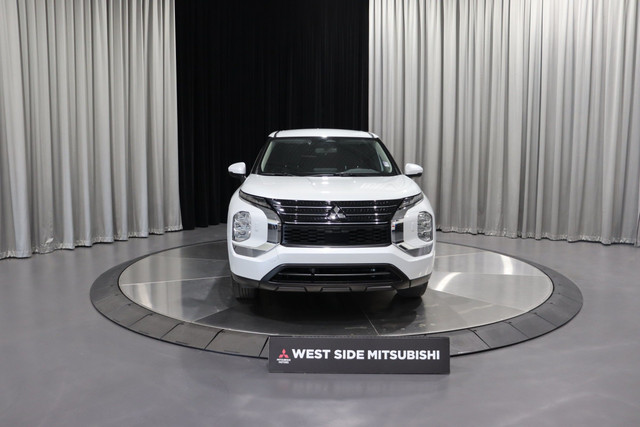 2022 Mitsubishi Outlander ES 4WD / Push Start / Heated Seats... in Cars & Trucks in Edmonton - Image 2