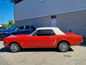 1965 Ford Mustang V8 4.7L 289 MOTOR AUTOMATIC-RED LEATHER WHITE TOP!