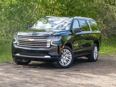 The 2024 Chevrolet Suburban High Country delivers an unmatched blend of luxury, capability, and adva...
