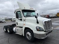 2016 Freightliner X12564ST