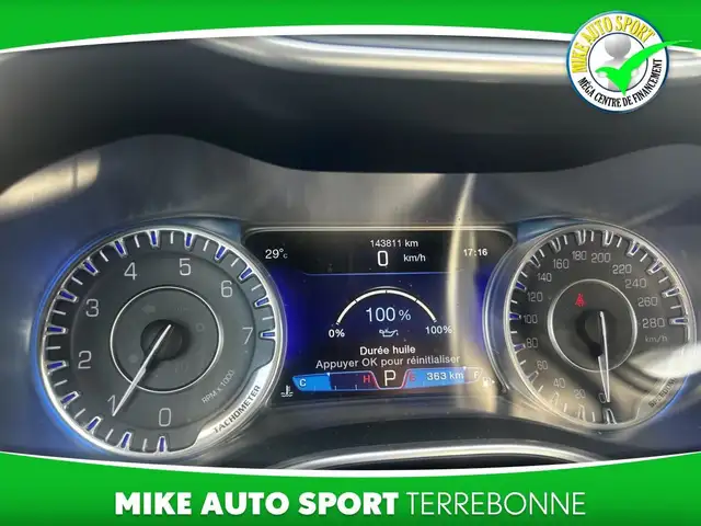 Chrysler 200 C berline 4 portes TA 2016 à vendre in Cars & Trucks in Laval / North Shore - Image 8
