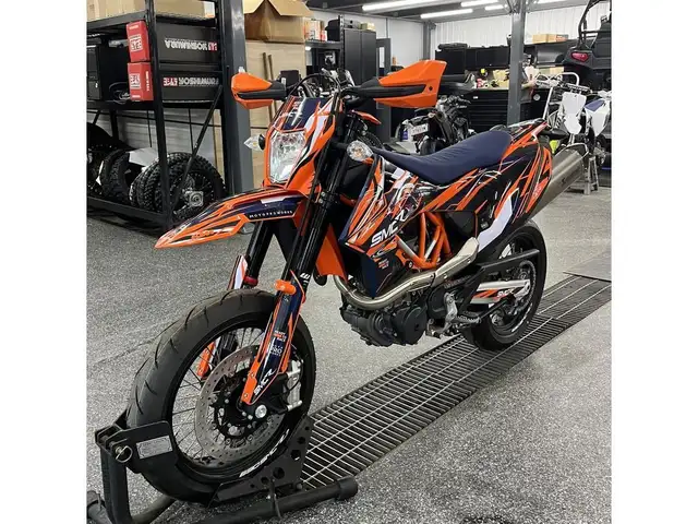 2024 KTM 690 SMC R in Sport Touring in Granby - Image 7