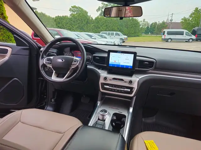2020 Ford Explorer XLT 4WD in Cars & Trucks in Chatham-Kent - Image 58