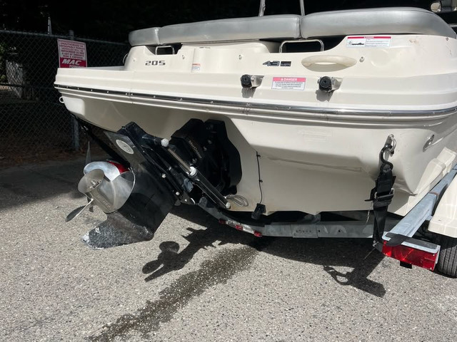2010 SEA RAY 205 SPORT-2FT WHITE! in Powerboats & Motorboats in Delta/Surrey/Langley - Image 3