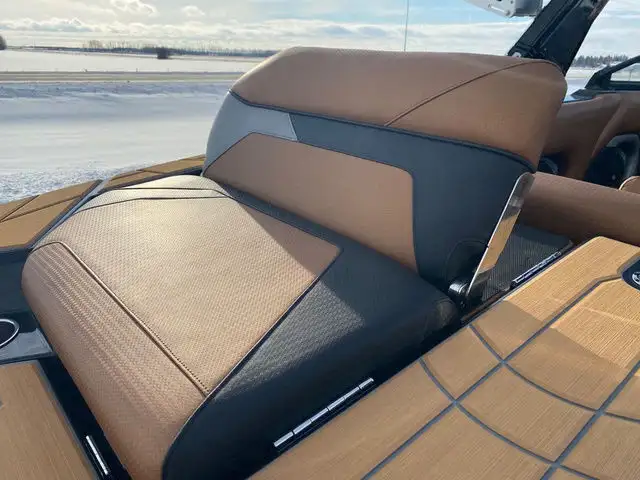 2021 Centurion Ri245 in Powerboats & Motorboats in Kelowna - Image 10