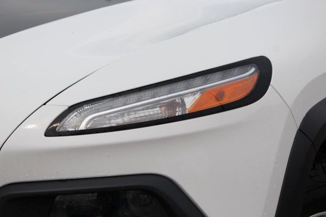 2016 Jeep Cherokee Trailhawk in Cars & Trucks in Calgary - Image 3