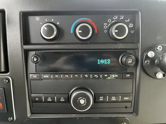 2019 chevrolet Express G4500 21 Passenger Bus With Wheelchair Ac in Heavy Trucks in Richmond - Image 31