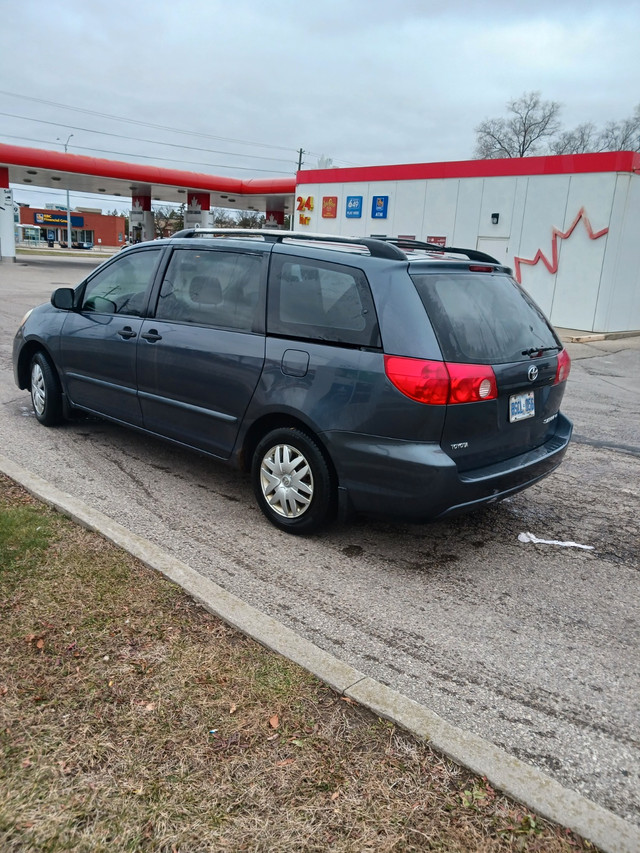 2008 Toyota Sienna CE in Cars & Trucks in Guelph - Image 2