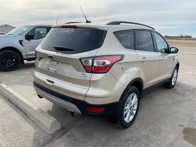 2017 Ford Escape SE dans Autos et camions dans Saskatoon - Image 6