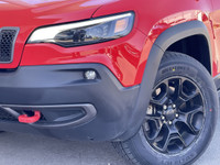 This 2019 Jeep Cherokee Trailhawk is loaded with features! Navigation, AWD, large sunroof, adaptive... (image 1)