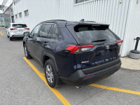 PRIX ET QUALITÉ IMBATTABLE venez découvrir notre TOYOTA RAV4 2022 XLE AWD BAS KM ECRAN TOIT OUVR SIE... (image 4)