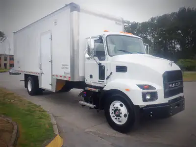2021 Mack MD 24 Foot Cube Van Air Brakes, Dually Thermo King Box, Engine hours: 554, Certificate and...