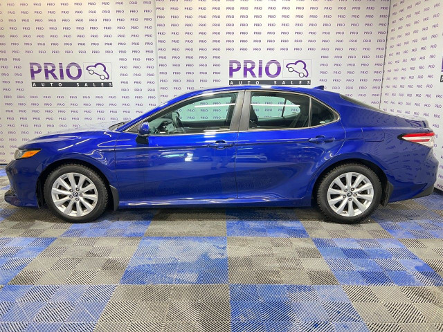 2018 Toyota Camry in Cars & Trucks in Ottawa - Image 2