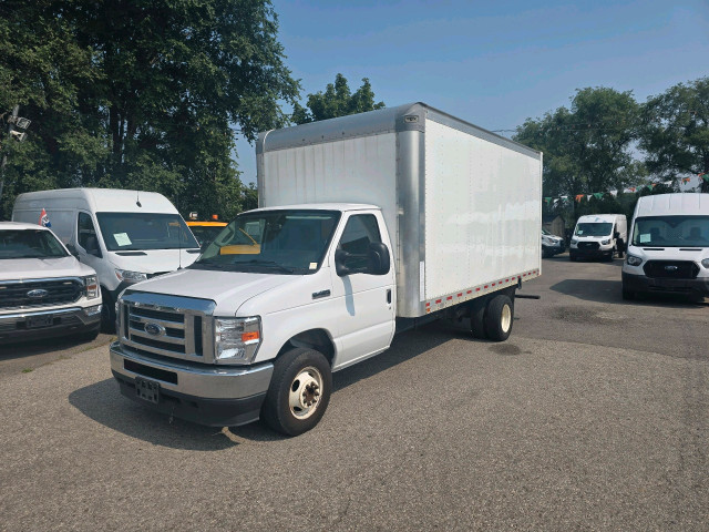 2022 Ford E-450 CUTAWAY in Cars & Trucks in City of Toronto - Image 2