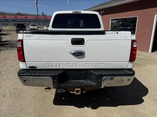2015 Ford F-350 SD XLT Crew Cab 4WD in Cars & Trucks in Saskatoon - Image 6