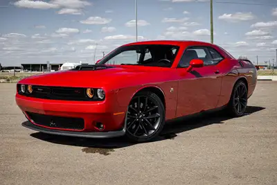 ENGINE: 6.4L SRT HEMI V8 W/FUELSAVER MDS (STD),RADIO: UCONNECT 8.4 SXM/HANDS-FREE/NAV -inc: Google A...