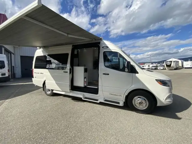 2025 Pleasure-Way Plateau FL in RVs & Motorhomes in Kelowna - Image 7